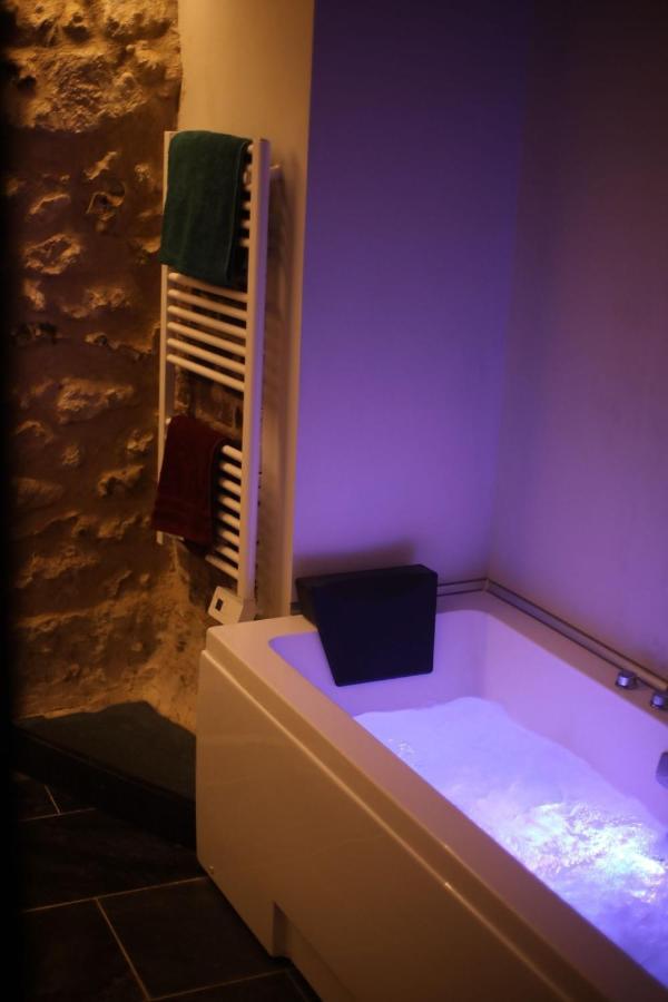 La Montrieuse, Chambre Individuelle Avec Sauna Et Baignoire Spa Naveil Eksteriør billede